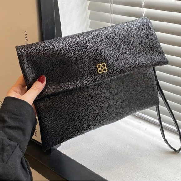Handbags - Lucky Clover Black Wristlet NWOT